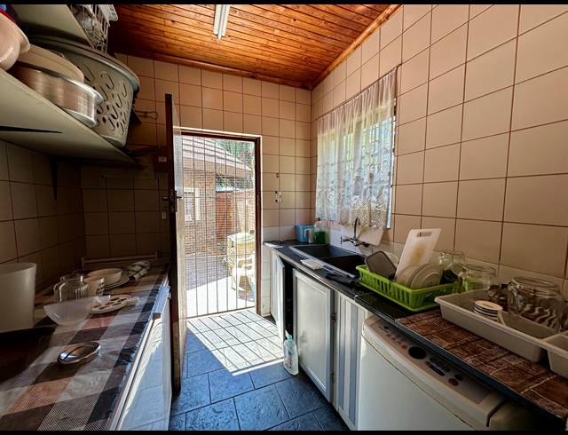 10 BEDROOM GUEST HOUSE FOR SALE IN BIRDSWOOD